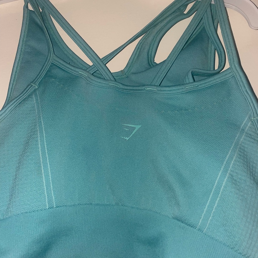 Gymshark crop top for workout 🦈💙 - Picture 3 of 5